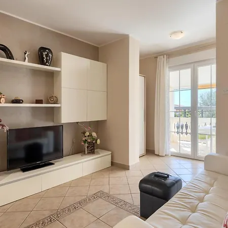 In Pore Near Padici *