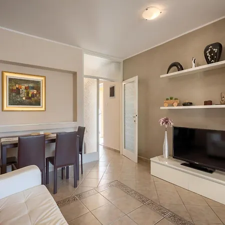 In Pore Near Padici *