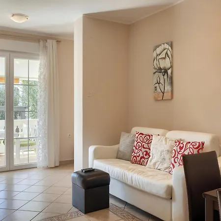 דירה In Near Spadici
